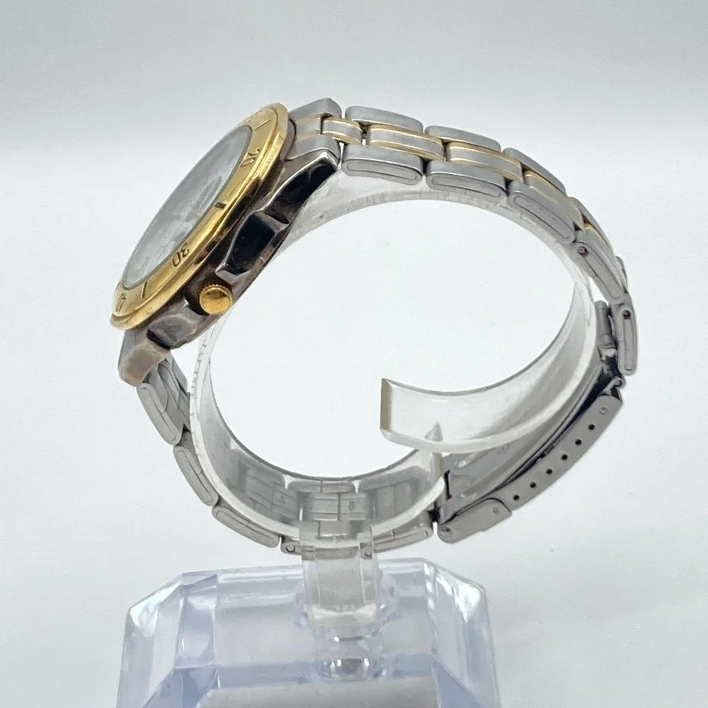 Guess Waterpro Men's Watch Sun Moon 39mm Gold Silver Tone Day Date New Battery